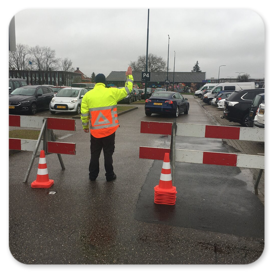 verkeersregelaar en afzetting verguur